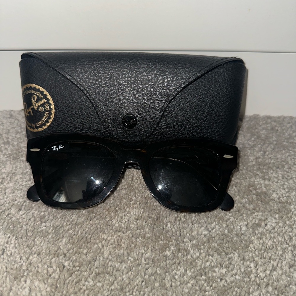 Ray-Ban RB2186 State Street Sunglasses with Case